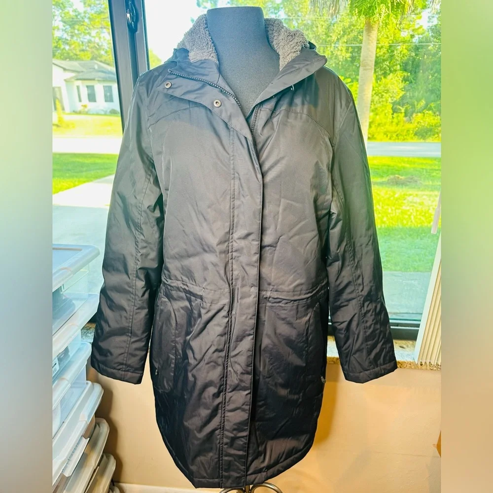 L.L. Bean Misses Winter Warmer Coat Black Size Large - Picture 4 of 15